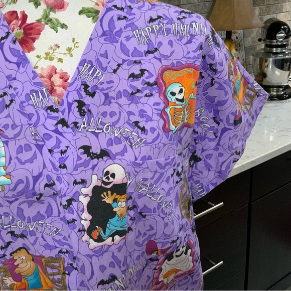 SB Fashion Scrubs V Neck Scrub Top Purple Background Medical Vet Tech
Sz Large - Picture 3 of 14